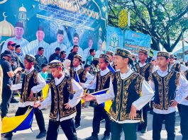 Meriahkan MTQ Kalsel, Kafilah Kotabaru Tampilkan Ikon Masjid Apung dalam Pawai Ta’aruf
